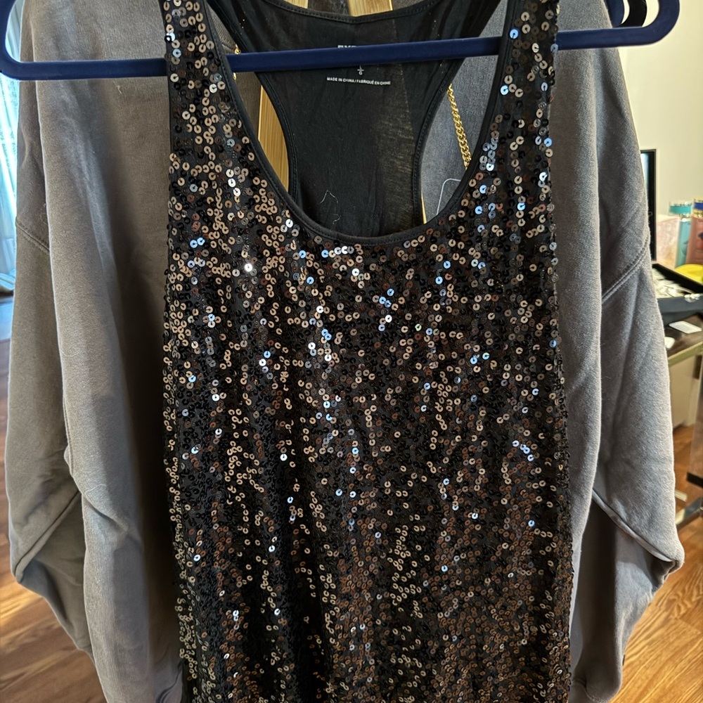 Express Large Sequin Sleeveless Top- Blk
